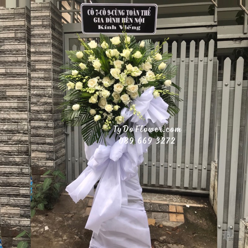 KCB0523664 KỆ HOA TANG LỄ VÒNG HOA CHIA BUỒN