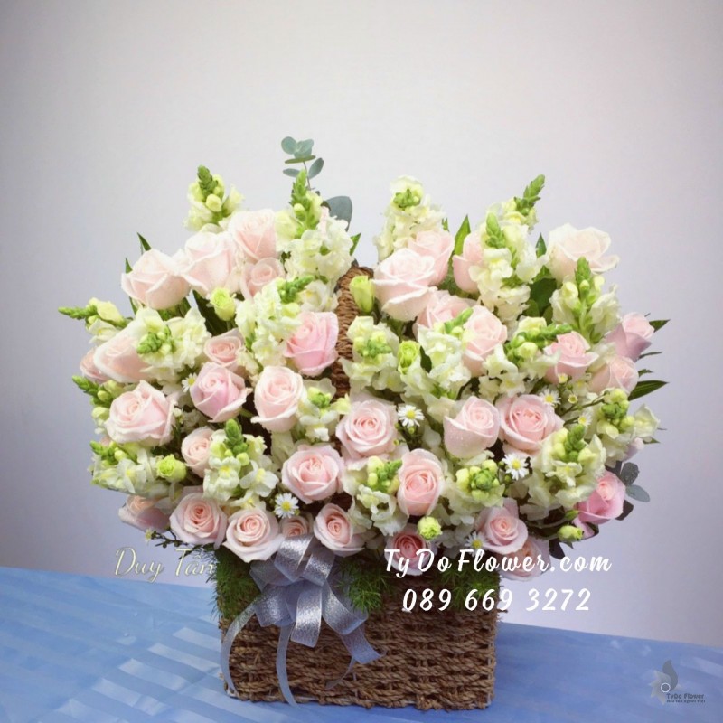 G0623740 GIỎ HOA HỒNG KEM Hoa Chúc Mừng