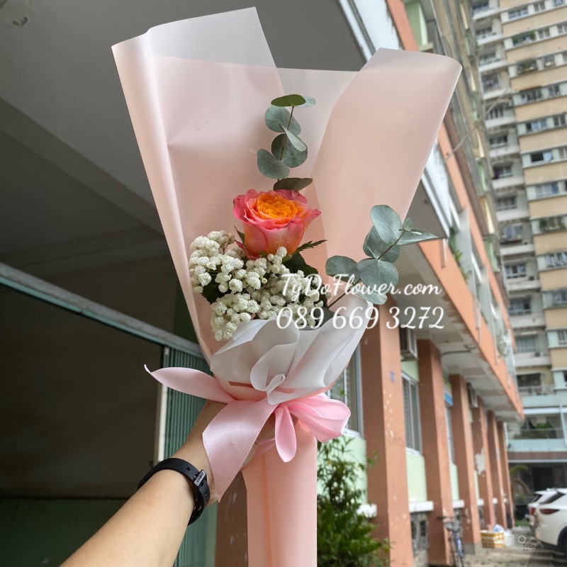 B0623801 BÓ HOA 01 BÔNG HOA HỒNG CAM SPIRIT ROSES mix HOA BABY Hoa Chúc Mừng