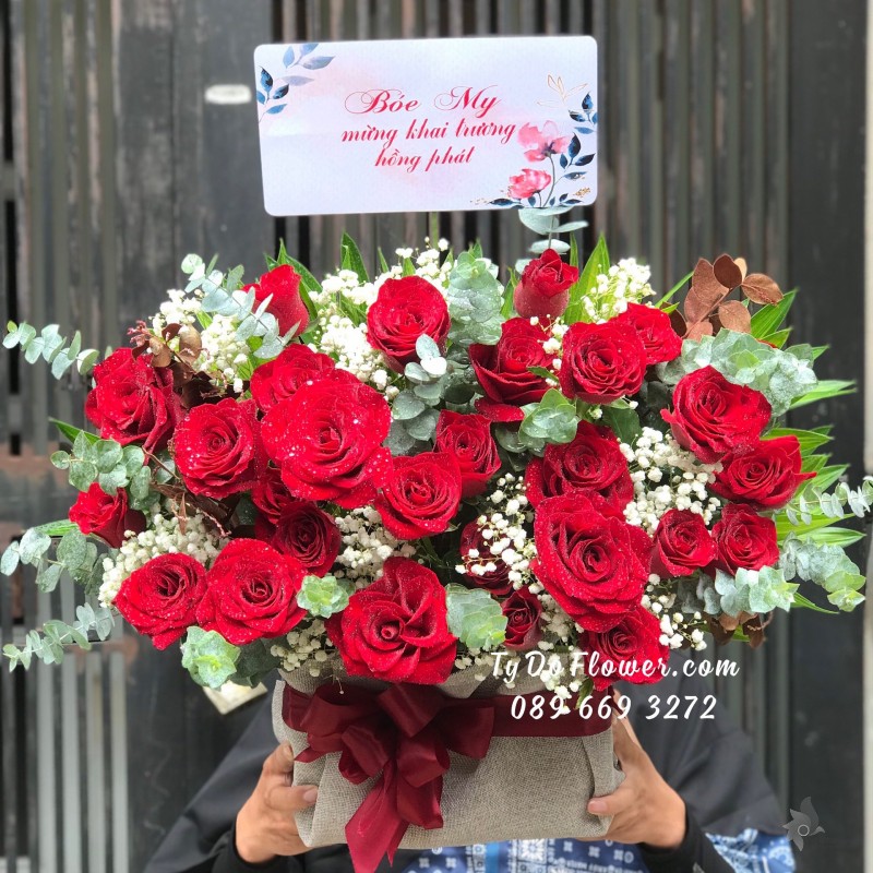 G0623818 GIỎ HOA HỒNG ĐỎ ECUADOR RED ROSES Hoa Chúc Mừng Khai Trương