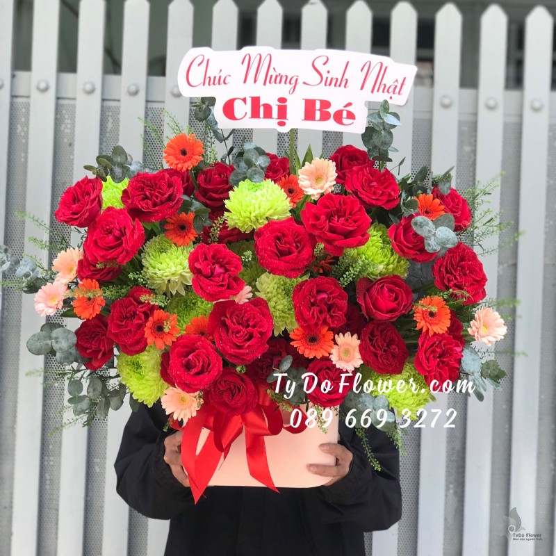 G0723836 GIỎ HOA HỒNG ĐỎ OHARA RED ROSES mix CÚC MẪU ĐƠN XANH CỐM Hoa Chúc Mừng Sinh Nhật