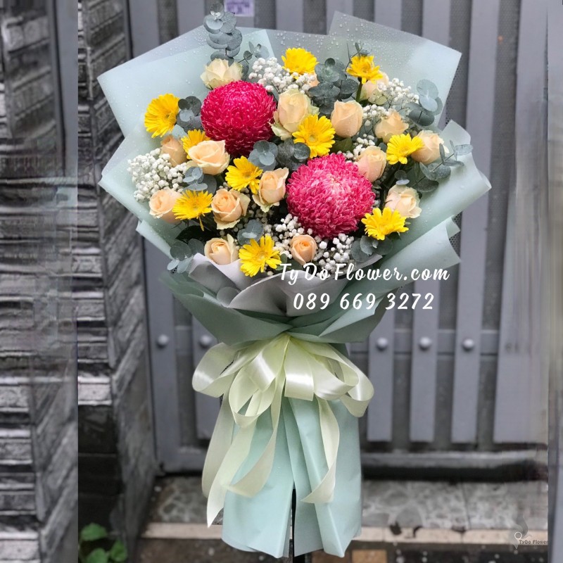 B0723850 BÓ HOA CÚC MẪU ĐƠN ĐỎ mix HOA HỒNG CAM TRỨNG mix ĐỒNG TIỀN MINI Hoa Chúc Mừng