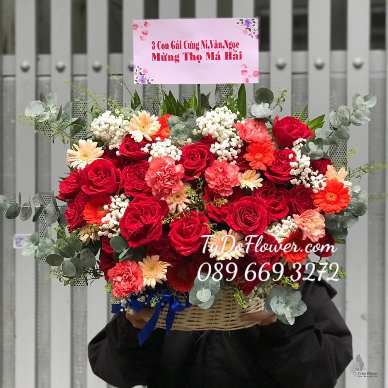 GIỎ HOA HỒNG ĐỎ OHARA RED ROSES mix hoa phụ màu hồng cam trắng Hoa Mừng Thọ Má