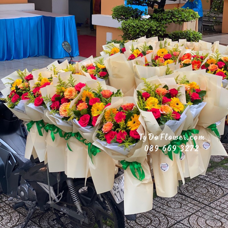 B0823877 BÓ HOA CHÚC MỪNG TẶNG ĐẠI BIỂU Hoa Đại Hội