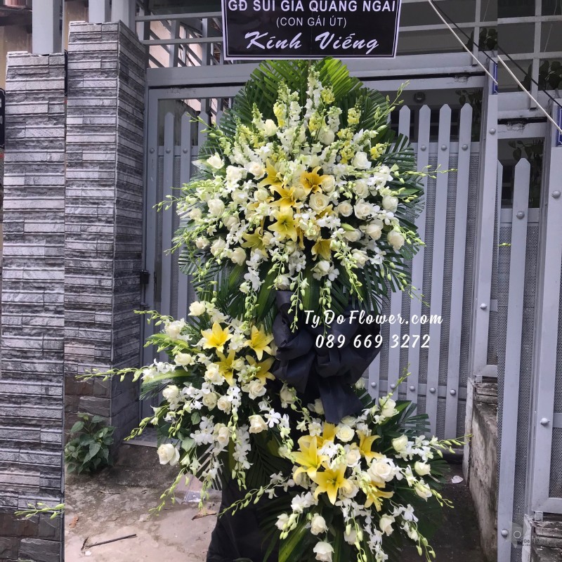 KCB0823884 KỆ 3 TẦNG HOA TANG LỄ VÒNG HOA CHIA BUỒN Hoa Kính Viếng
