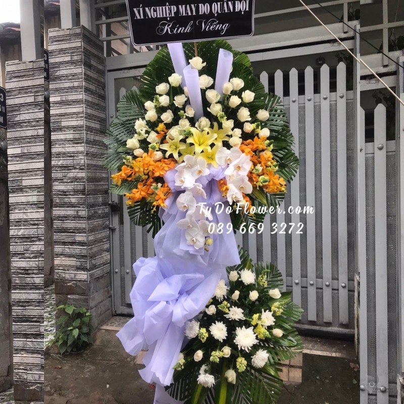 KCB0823890 KỆ HOA TANG LỄ VÒNG HOA CHIA BUỒN Hoa Kính Viếng