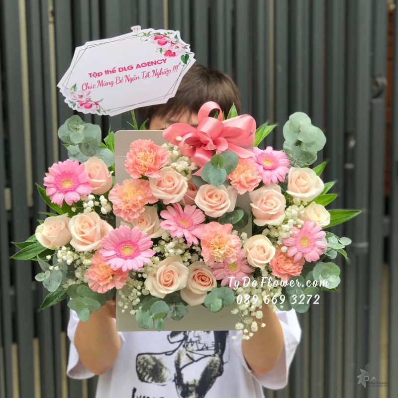 GIỎ HOA HỒNG KEM mix CẨM CHƯỚNG, ĐỒNG TIỀN Hoa Chúc Mừng Tốt Nghiệp