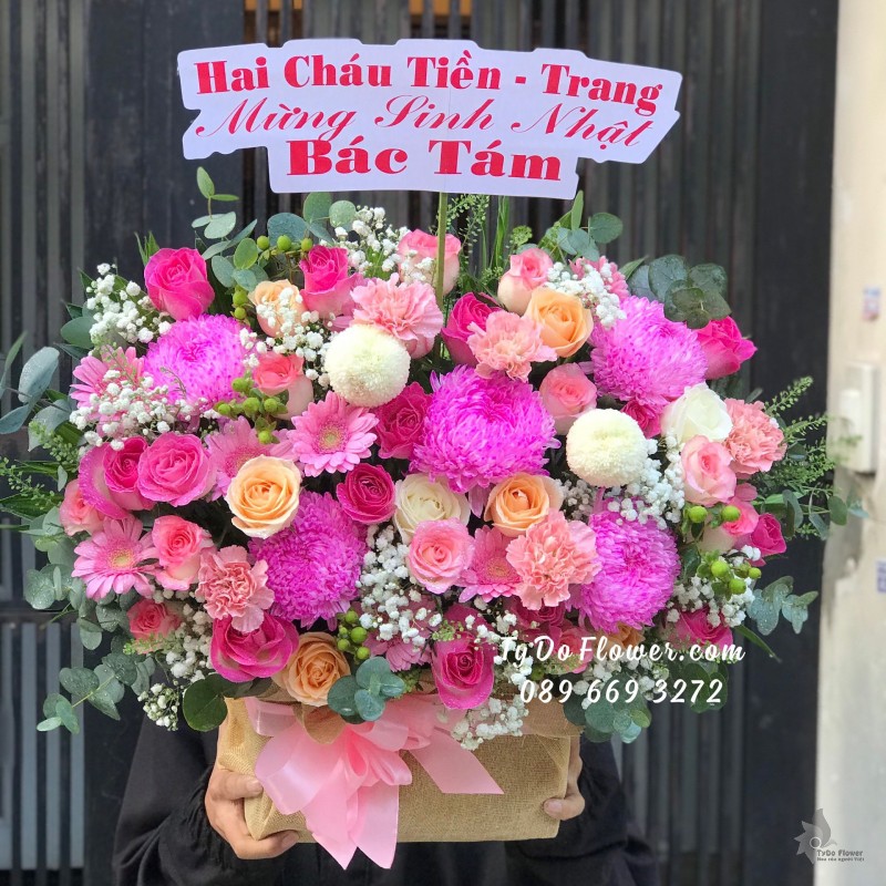 G0823918 GIỎ HOA CHÚC MỪNG SINH NHẬT BÁC thiết kế điểm nhấn Hoa Cúc Mẫu Đơn hồng, hoa hồng cam-hồng sen-trắng, đồng tiền hồng, cẩm chướng hòng, baby trắng., cỏ đồng tiền, lá bạc