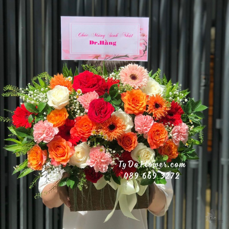 GIỎ HOA CHÚC MỪNG SINH NHẬT thiết kế tone màu đỏ cam