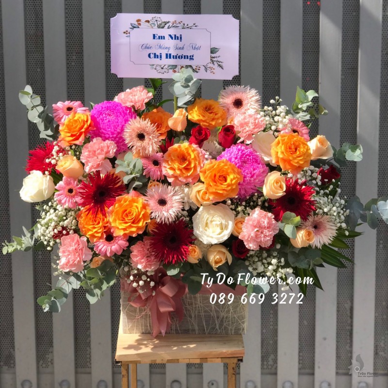 G0823942 GIỎ HOA CHÚC MỪNG SINH NHẬT thiết kế tone màu hồng cam trắng điểm nhấn Hoa Cúc Mẫu Đơn Hồng