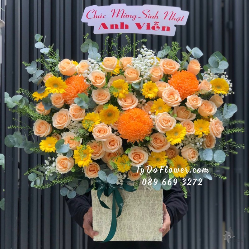 G0823952 GIỎ HOA CHÚC MỪNG thiết kế Hoa Cúc Mẫu Đơn Cam mix Hoa Hồng Cam mix Đồng Tiền Mini Vàng