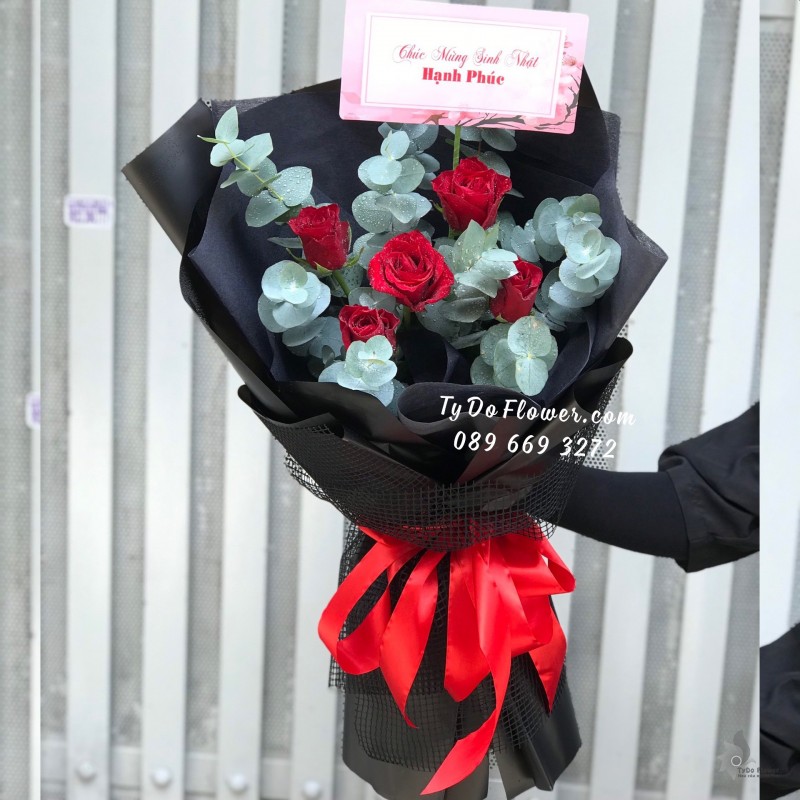 B0823953 BÓ HOA CHÚC MỪNG SINH NHẬT thiết kế 5 bông hồng đỏ