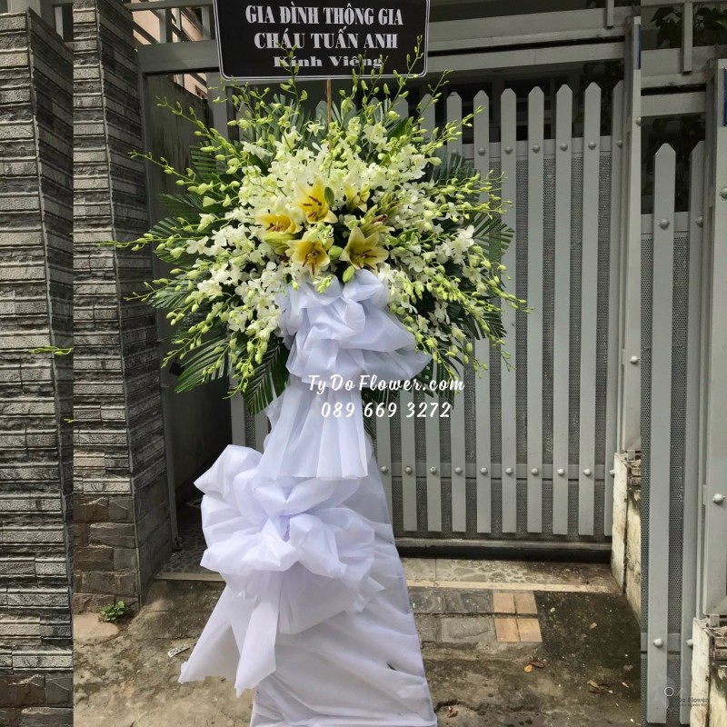 KCB0823957 KỆ HOA TANG LỄ VÒNG HOA CHIA BUỒN Hoa Kính Viếng