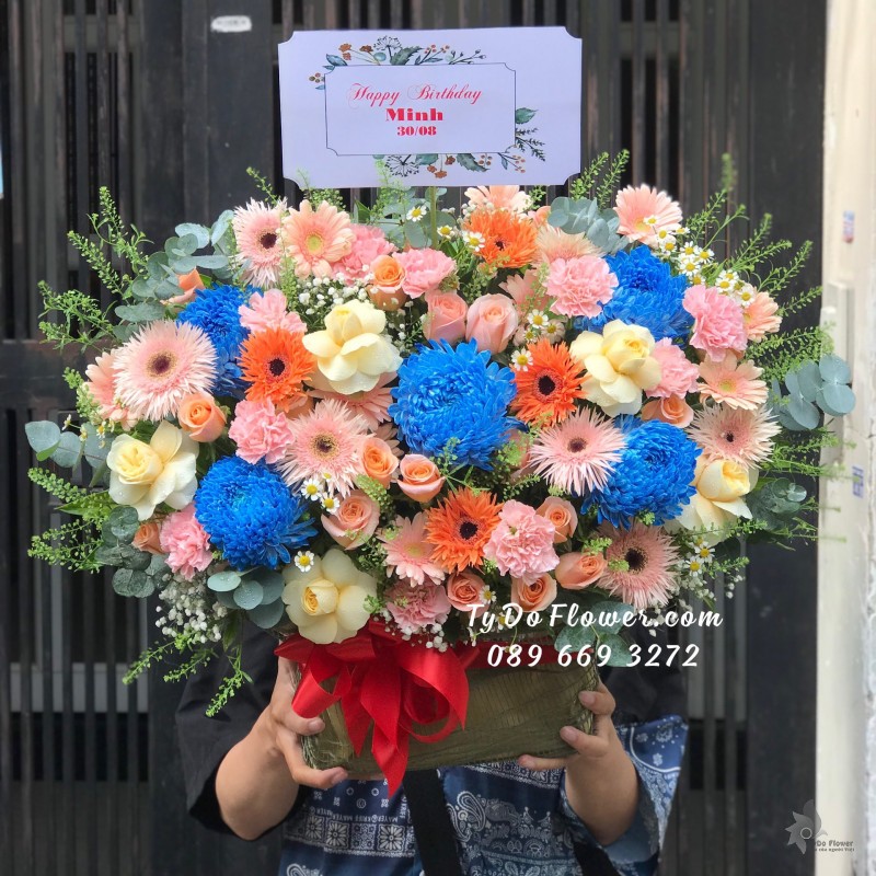 G0823960 GIỎ HOA CHÚC MỪNG SINH NHẬT thiết kế tone màu hồng điểm nhấn Cúc Mẫu Đơn Xanh