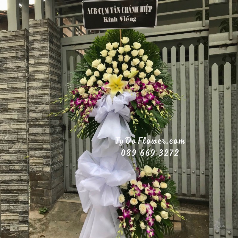 KCB0923978 KỆ HOA TANG LỄ VÒNG HOA CHIA BUỒN Hoa Kính Viếng