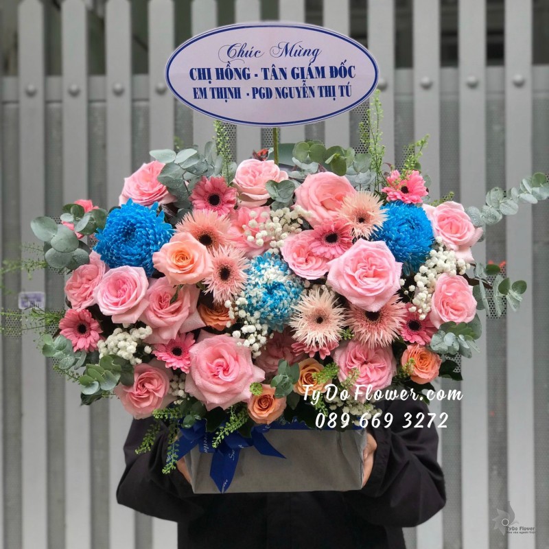 G0923981 GIỎ HOA CHÚC MỪNG TÂN GIÁM ĐỐC thiết kế tone màu cam hồng điểm nhấn Cúc Mẫu Đơn Xanh