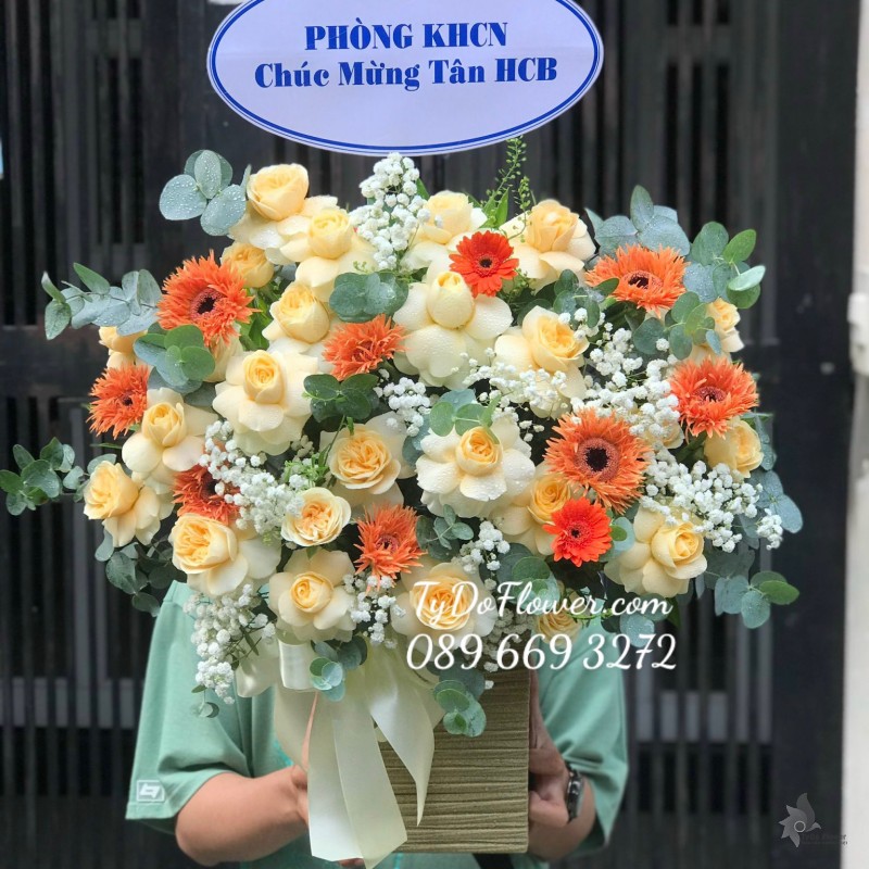 G0923994 GIỎ HOA CHÚC MỪNG thiết kế Hoa Hồng Juliet Roses mix Đồng Tiền Tua