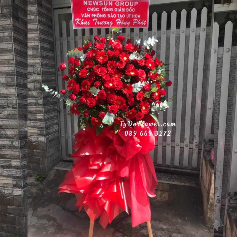 KCM0923997 KỆ HOA CHÚC MỪNG KHAI TRƯƠNG HỒNG PHÁT thiết kế Hoa Hồng Đỏ mix Đồng Tiền Đỏ