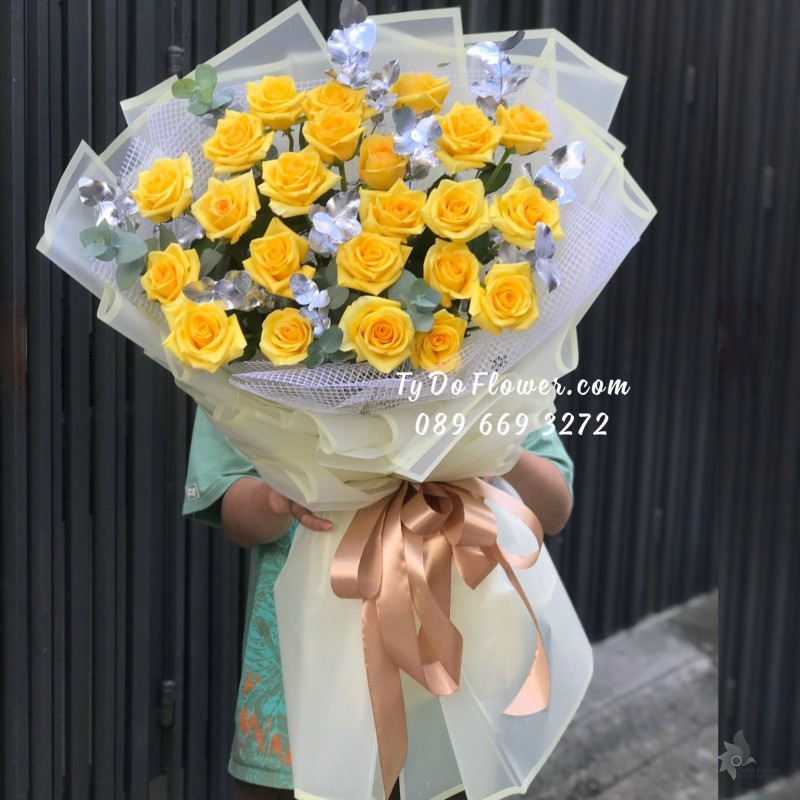 B09231031 BÓ HOA CHÚC MỪNG thiết kế Hoa Hồng Vàng mix Lá Bạc
