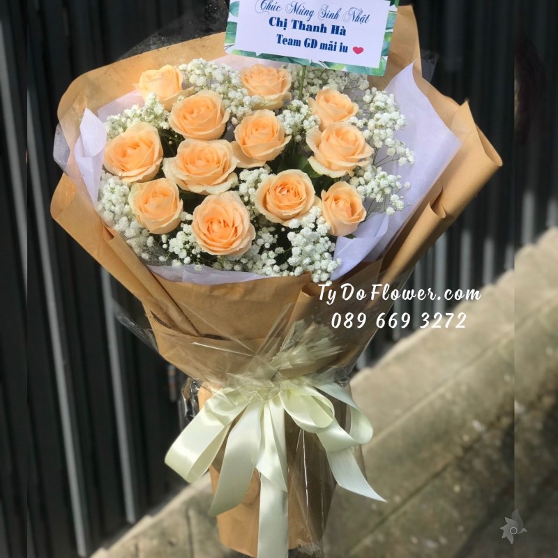 B09231035 BÓ HOA CHÚC MỪNG SINH NHẬT thiết kế Hoa Hồng Cam Trứng mix Baby Trắng