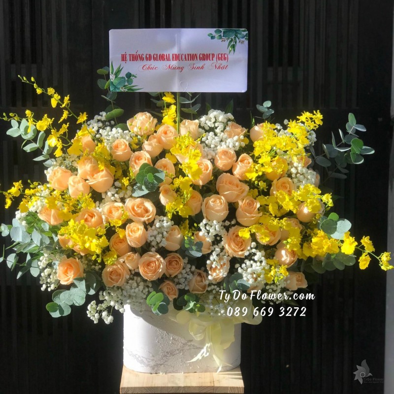 G10231060 GIỎ HOA CHÚC MỪNG SINH NHẬT thiết kế Hoa Hồng Cam Trứng, Hoa Lan Vũ Nữ, Baby Trắng, Lá Bạc