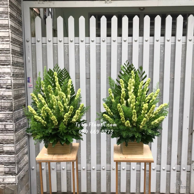 G10231065 MỘT CẶP HOA ĐỂ BÀN THỜ thiết kế Hoa Huệ Trắng