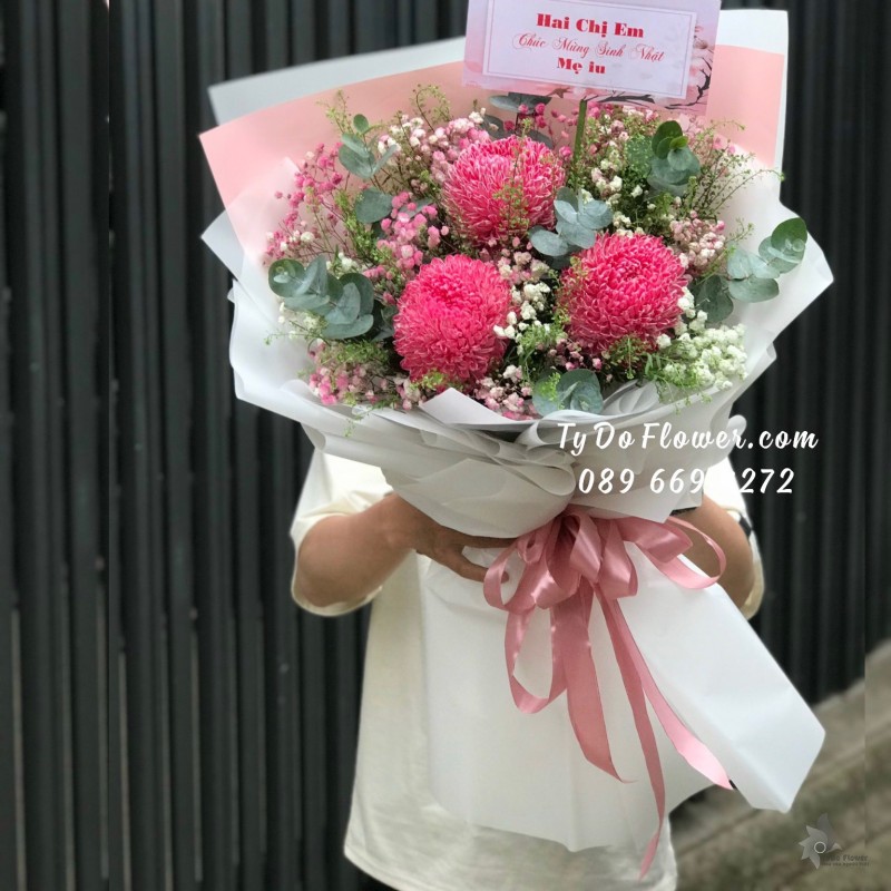 B10231068 BÓ HOA CHÚC MỪNG SINH NHẬT MẸ thiết kế hoa Cúc Mẫu Đơn hồng đỏ, hoa lá phụ