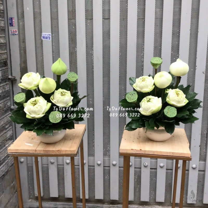 BI10231067 MỘT CẶP BÌNH HOA ĐỂ BÀN THỜ thiết kế Hoa Sen Trắng