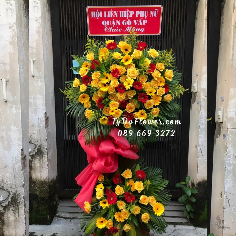 KCM10231073 KỆ HOA CHÚC MỪNG thiết kế chủ đạo Hoa Hồng Vàng