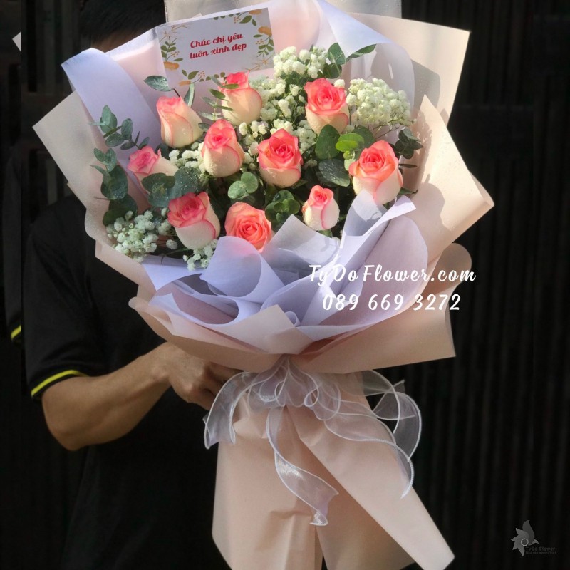 B10231082 BÓ HOA CHÚC MỪNG thiết kế chủ đạo hoa hồng song hỷ