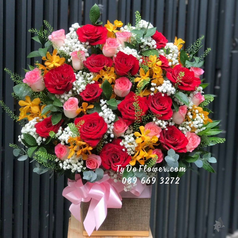 G10231083 GIỎ HOA CHÚC MỪNG thiết kế chủ đạo hoa hồng đỏ Ecuador Red Roses