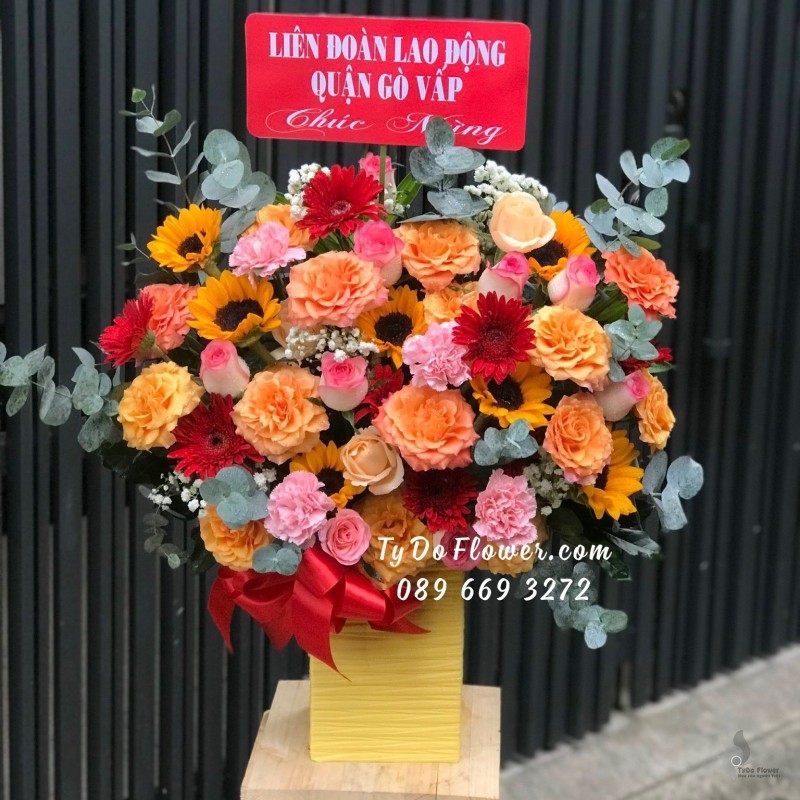 G10231084 GIỎ HOA CHÚC MỪNG thiết kế chủ đạo hoa hồng cam Spirit Roses