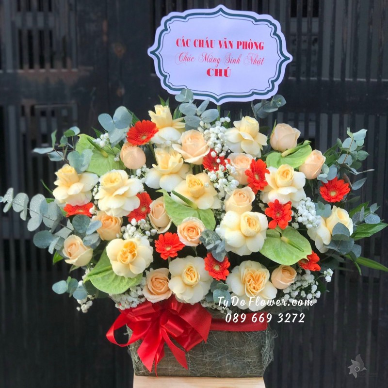 G10231090 GIỎ HOA CHÚC MỪNG SINH NHẬT CHÚ thiết kế chủ đạo hoa hồng cam Juliet Roses