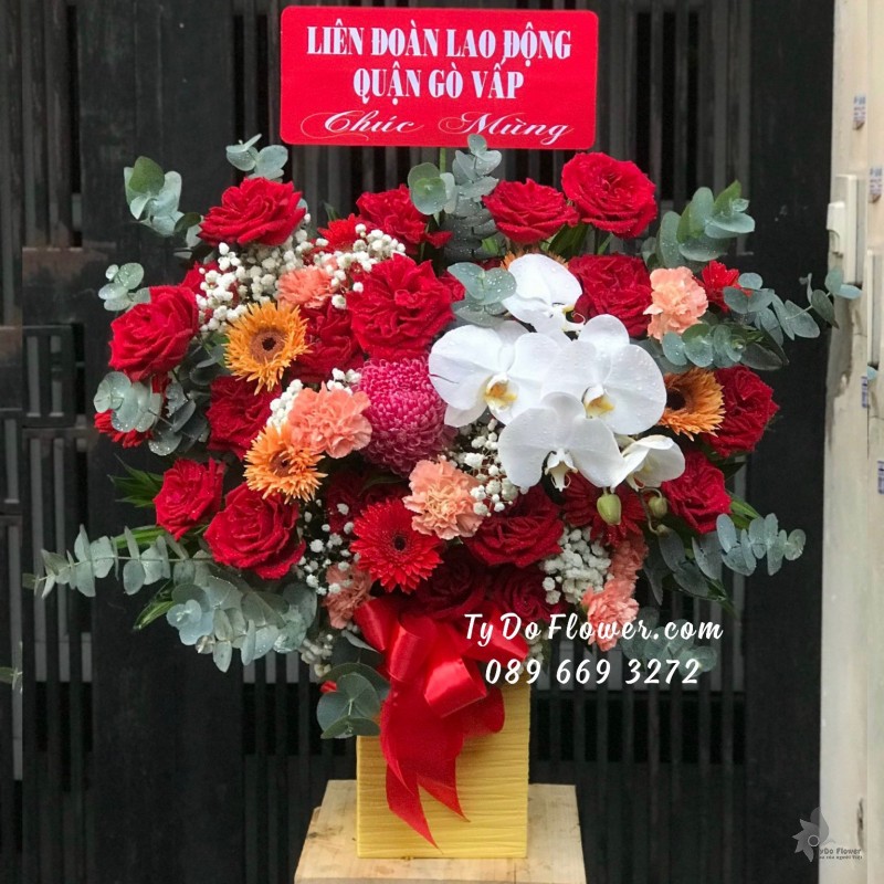 G10231093 GIỎ HOA CHÚC MỪNG thiết kế chủ đạo hoa hồng đỏ Ohara Red Roses