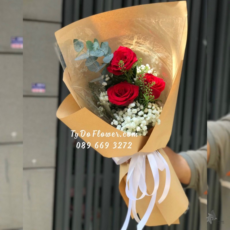 B102310120 BÓ HOA CHÚC MỪNG thiết kế 03 hoa hồng đỏ noại Ecuador Red Roses