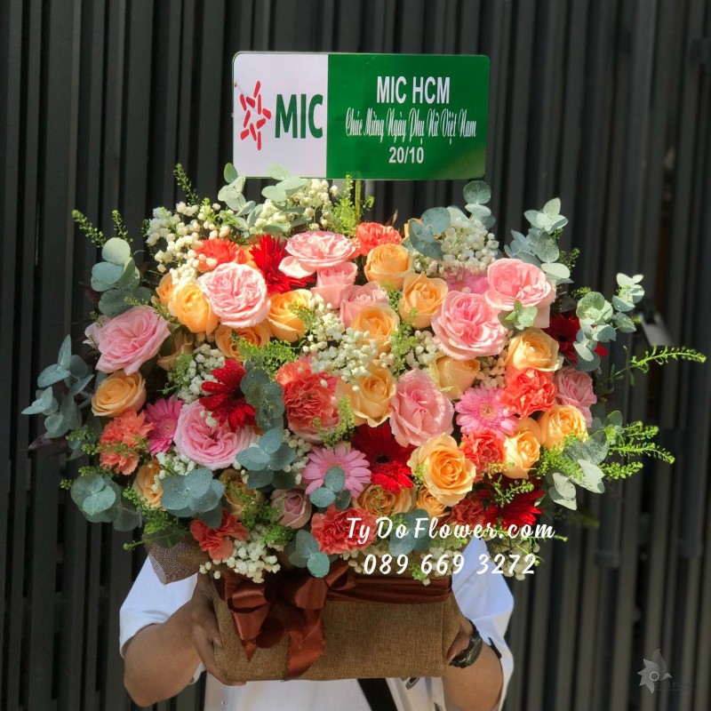 G102310121 GIỎ HOA CHÚC MỪNG thiết kế chủ đạo hoa hồng Ohara Pink Roses, hoa hồng cam