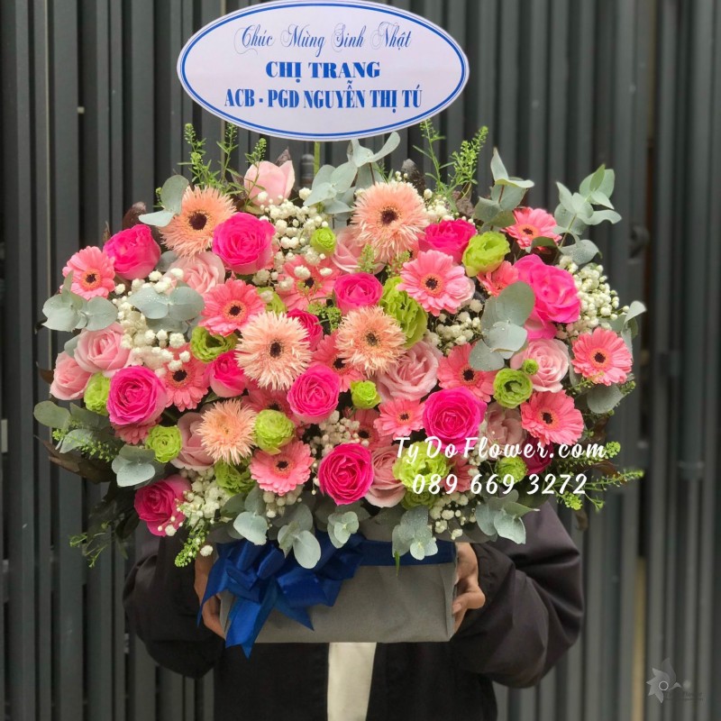 G11231105 GIỎ HOA CHÚC MỪNG SINH NHẬT thiết kế chủ đạo hoa hồng sen, đồng tiền tua