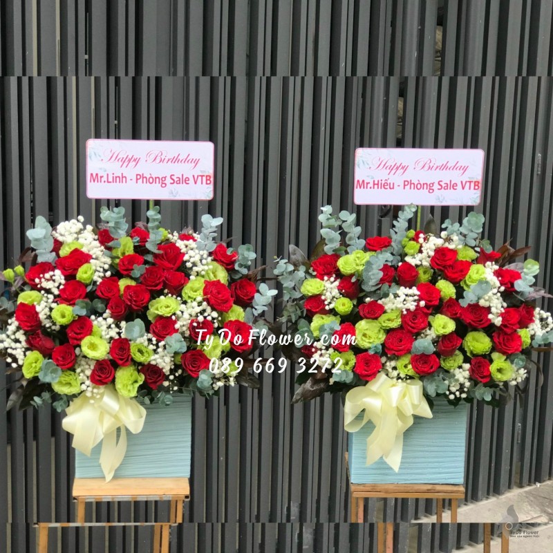 G11231106 GIỎ HOA CHÚC MỪNG SINH NHẬT thiết kế chủ đạo hoa hồng đỏ ngoại Ecuador, cát tường xang