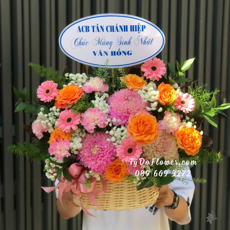 G11231115 GIỎ HOA CHÚC MỪNG SINH NHẬT thiết kế chủ đạo hoa hồng cam Spirit Roses, Cúc Mẫu Đơn Hồng