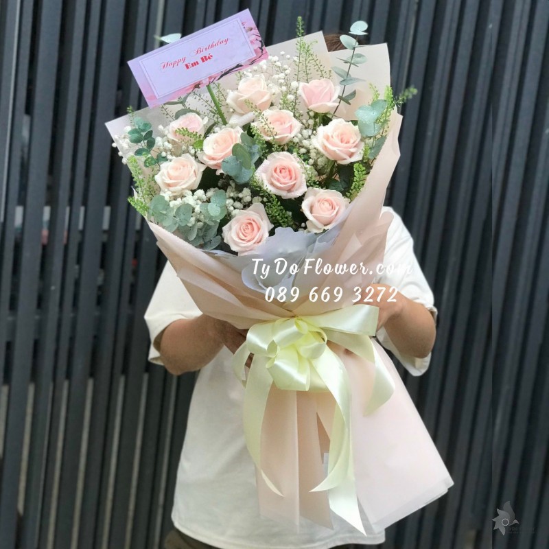 B11231122 BÓ HOA CHÚC MỪNG SINH NHẬT thiết kế hoa hồng kem
