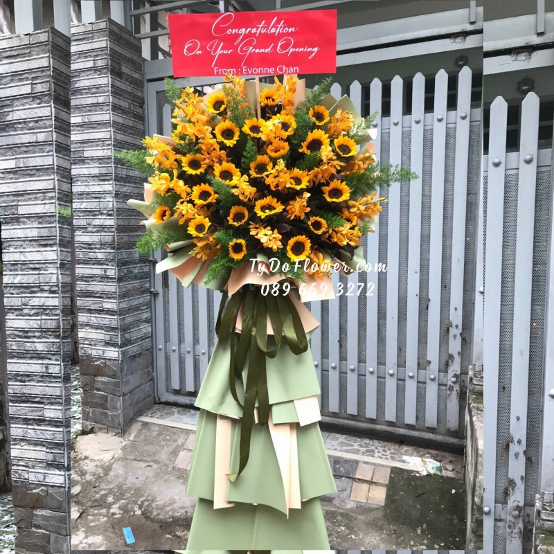 KCM11231123 KỆ HOA CHÚC MỪNG KHAI TRƯƠNG thiết kế chủ đạo hoa hướng dương