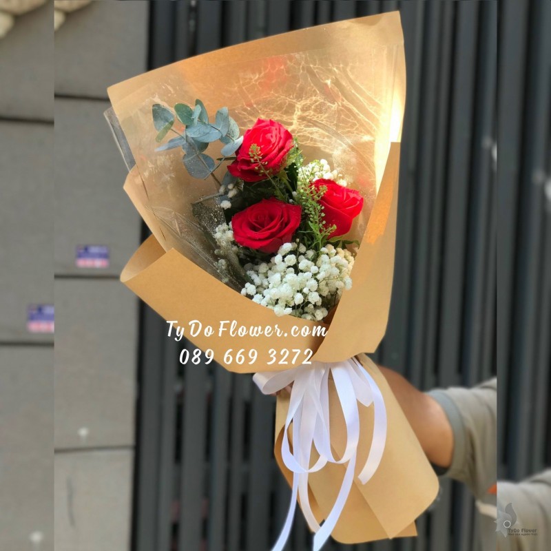 B11231130 BÓ HOA CHÚC MỪNG thiết kế hoa hồng đỏ