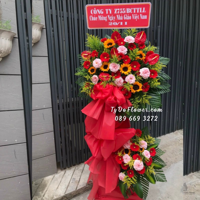 KCM11231137 KỆ HOA CHÚC MỪNG NGÀY NHÀ GIÁO VN thiết kế tone màu hồng đỏ