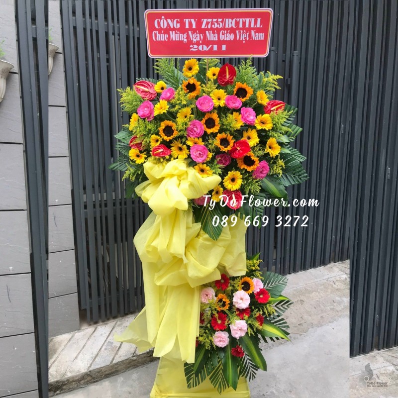 KCM11231138 KỆ HOA CHÚC MỪNG NGÀY NHÀ GIÁO VN thiết kế tone màu hồng vàng