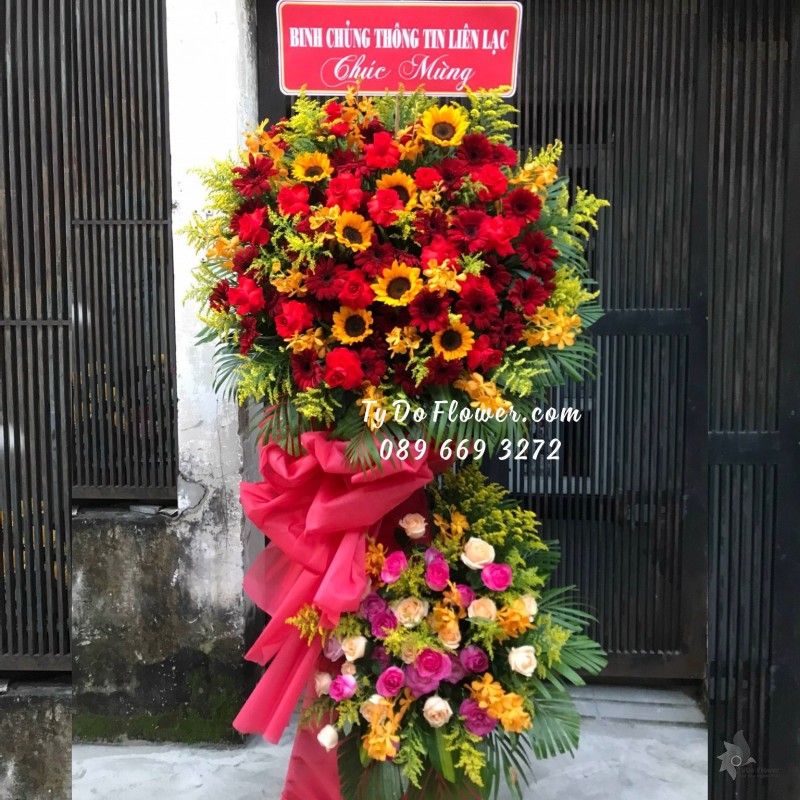 KCM11231139 KỆ HOA CHÚC MỪNG thiết kế tone màu đỏ vàng