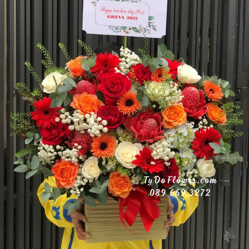 G11231160 GIỎ HOA CHÚC MỪNG thiết kế tone màu đỏ cam