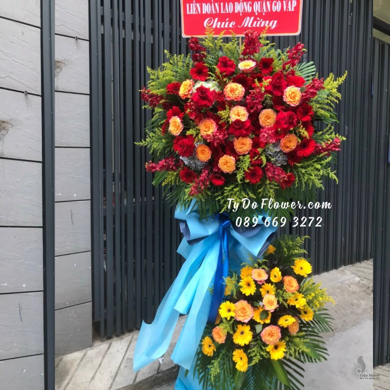 KCM11231168 KỆ HOA CHÚC MỪNG thiết kế tone màu đỏ vàng cam