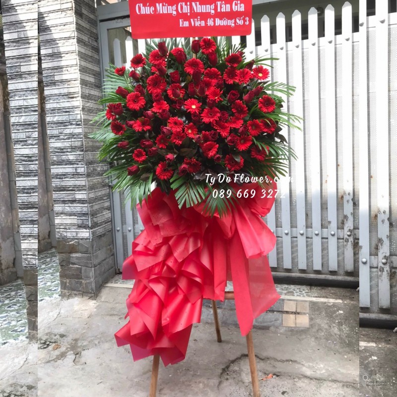 KCM11231175 KỆ HOA CHÚC MỪNG TÂN GIA thiết kế tone màu đỏ