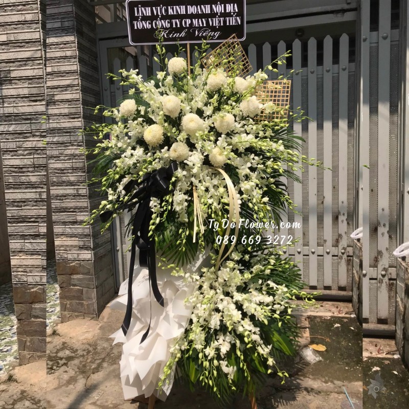 KCB11231185 KỆ HOA TANG LỄ VÒNG HOA CHIA BUỒN Kính Viếng