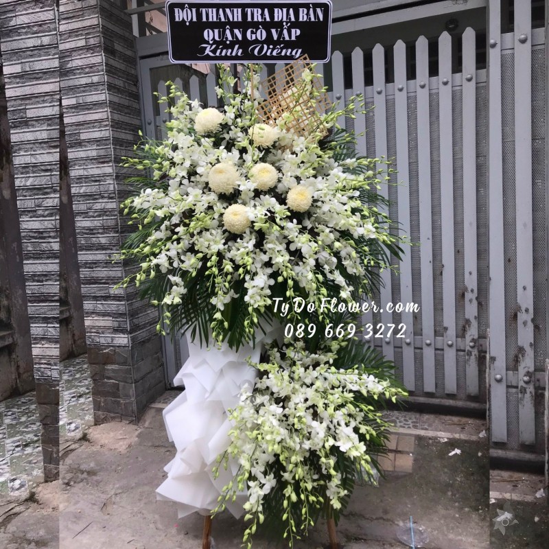 KCB11231186 KỆ HOA TANG LỄ VÒNG HOA CHIA BUỒN Kính Viếng